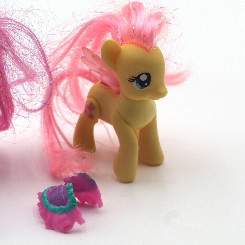 Hasbro My Little Pony 3" Brushable Hair Fluttershy Light-Up Wings Canterlot MLP